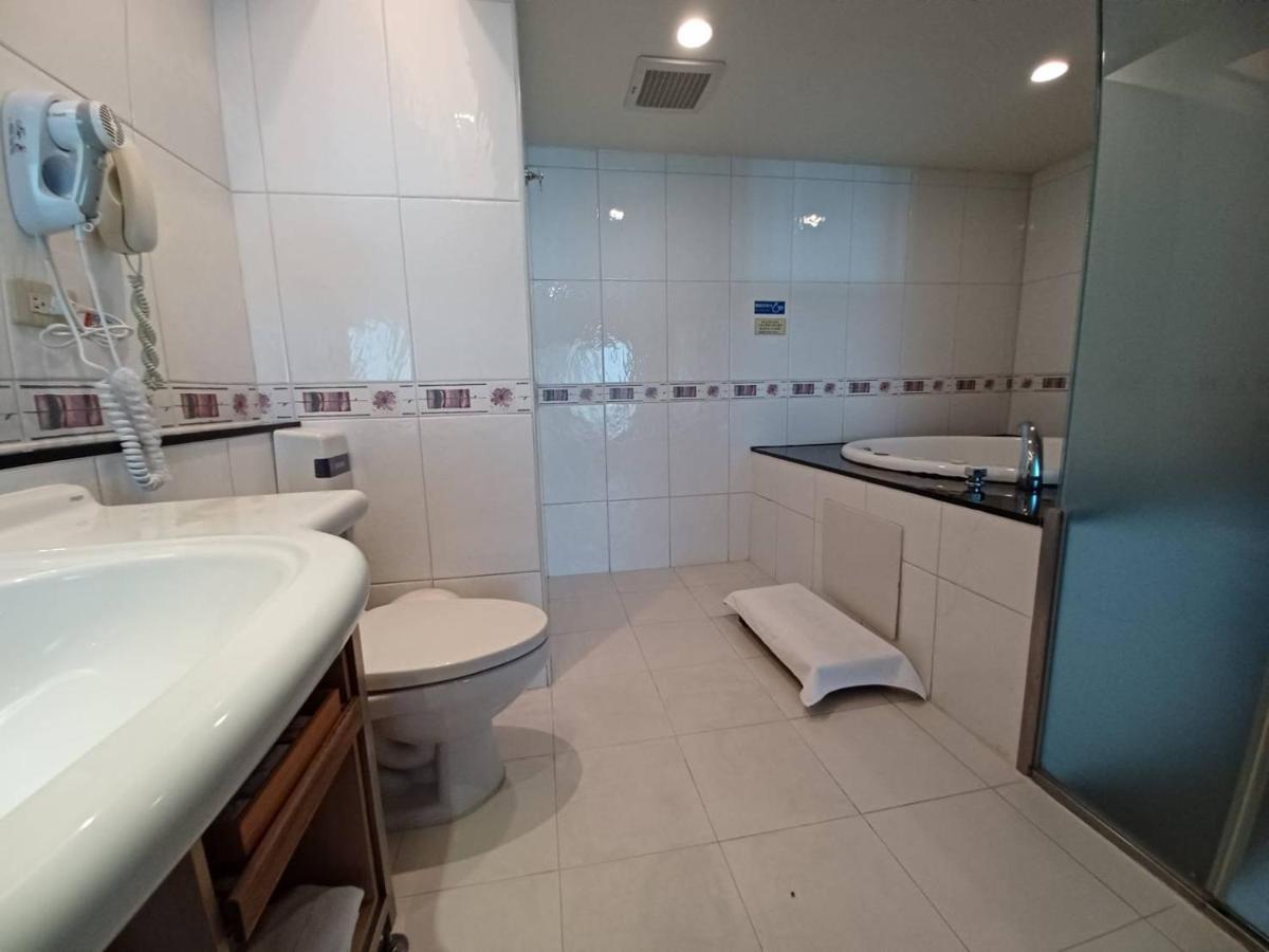 קילונג Blue Ocean Hotel מראה חיצוני תמונה