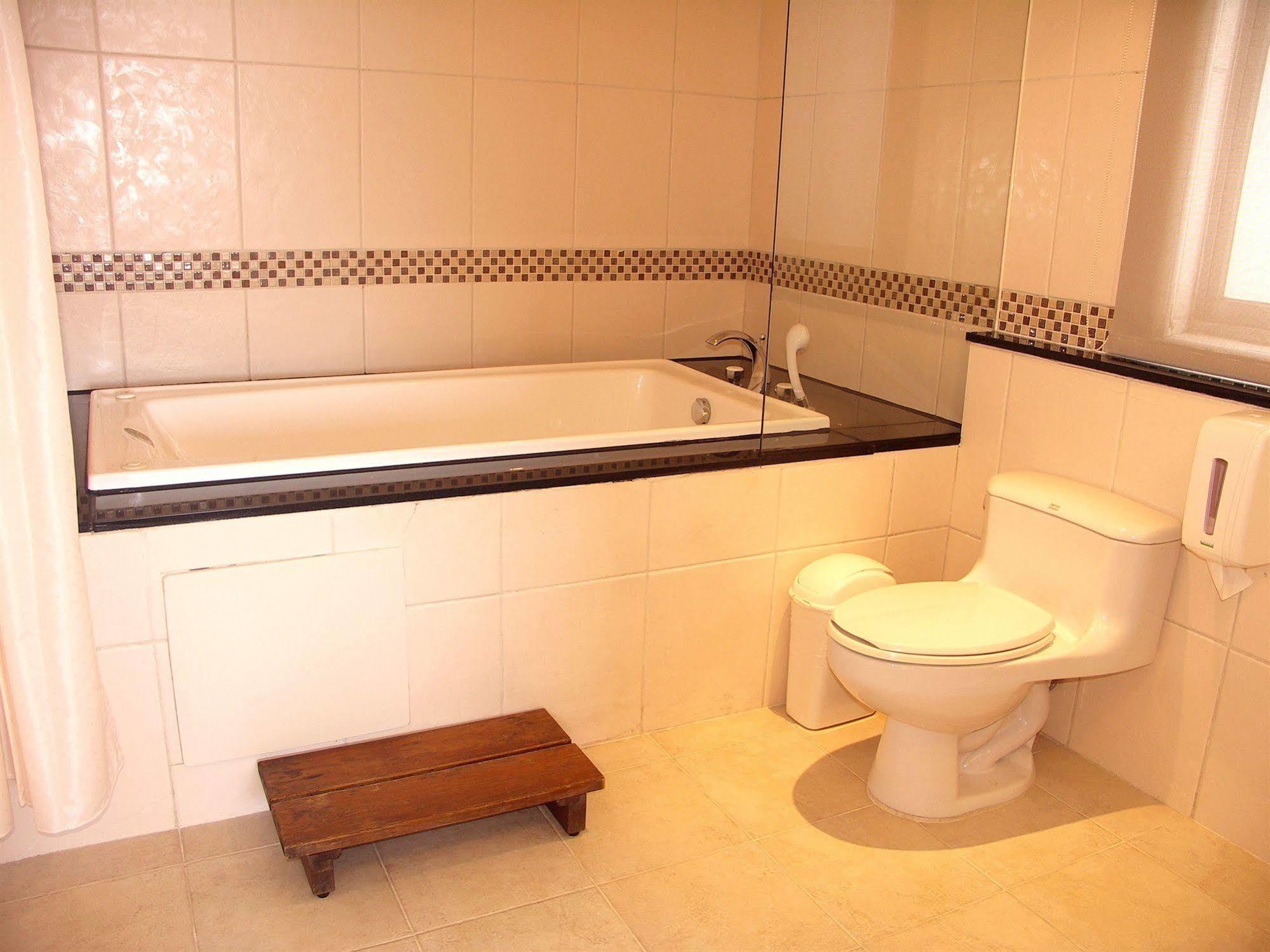 קילונג Blue Ocean Hotel מראה חיצוני תמונה